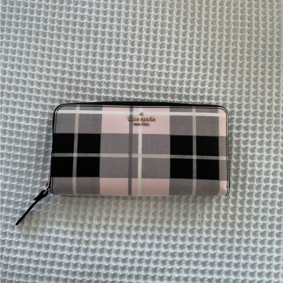 Kate Spade Wallet - Picture 2 of 8